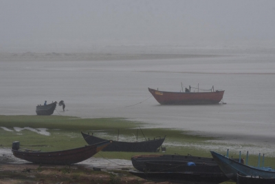 Cyclone Yaas strikes Orissa coast at 140 kmph, thousands of homes destroyed in Bengal too