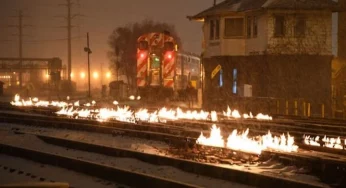 Video: Chicago trains run through flames on tracks