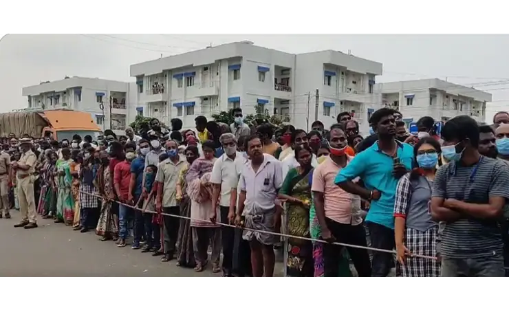 People in Tamil Nadu come out in large numbers to show grief, shower flowers on convoy carrying bodies of General Rawat and others