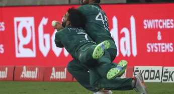 Video: Sure catch converts into a 6 as Pakistan fielders collide in final vs Sri Lanka