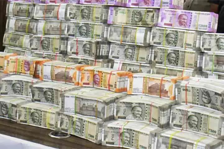 Rs 100 Crore Black Money Trail Unearthed In Tax Raids At Ranchi 