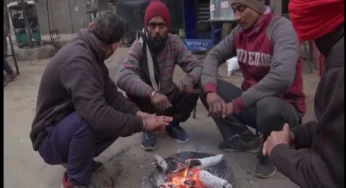 Delhi shivers at 4.4 degrees Celsius, schools shut in northern states due to cold wave