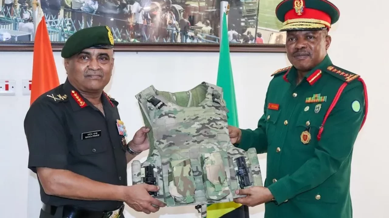 Army Day 2022: Armed Forces Chiefs Pay Obeisance, Army Introduces New  Combat Uniform