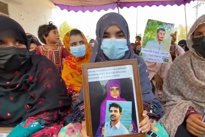 Pakistan: Families of missing Baloch people begin long march from Buleda to Turbat