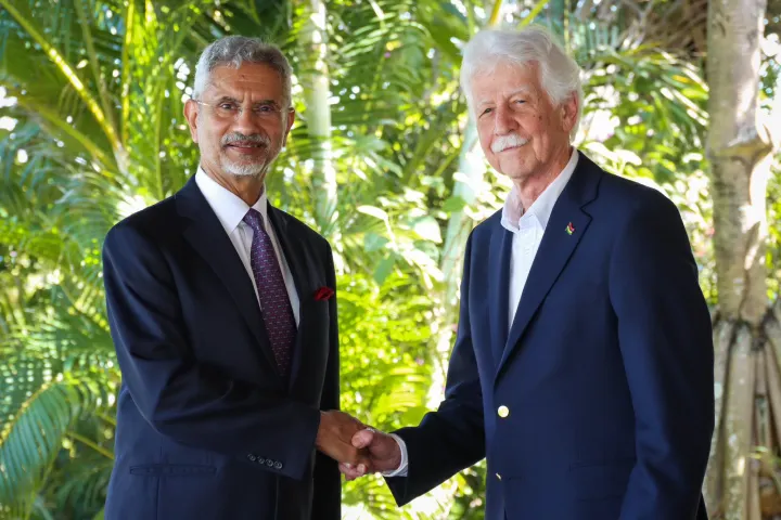 “A lively conversation on contemporary global issues,” EAM Jaishankar on meeting ex-Mauritius PM Berenger