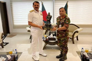 Indian Navy chief interacts with Commandant of National Defence College in Bangladesh