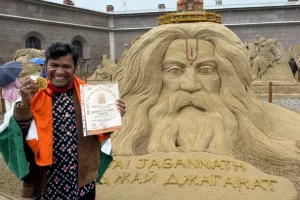 Indian embassy in Russia congratulates artist Sudarsan Pattnaik for winning Golden Sand Master Award
