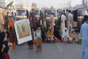 Pakistani forces threaten protesting family of abducted Baloch citizen