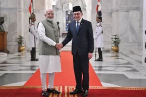 PM Modi receives Malaysia counterpart Anwar Ibrahim in ceremonial welcome at Rashtrapati Bhavan