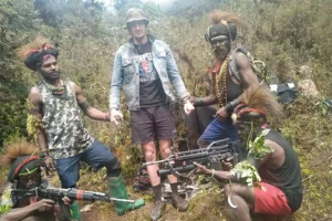 New Zealand pilot Phillip Mehrtens released by Papua rebels after 19 months