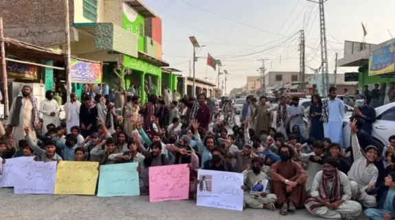 Balochistan: BYC stages another peaceful protest in Dalbandin amid enforced disappearances