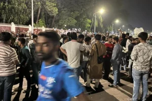 Bangladesh protesters seige presidential palace