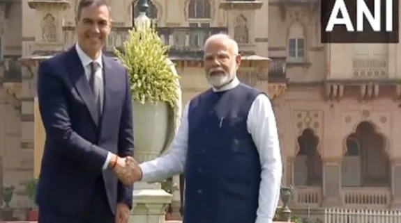 “Talks will make relationship more dynamic,” says PM Modi at bilateral with President Sanchez at Laxmi Vilas Palace