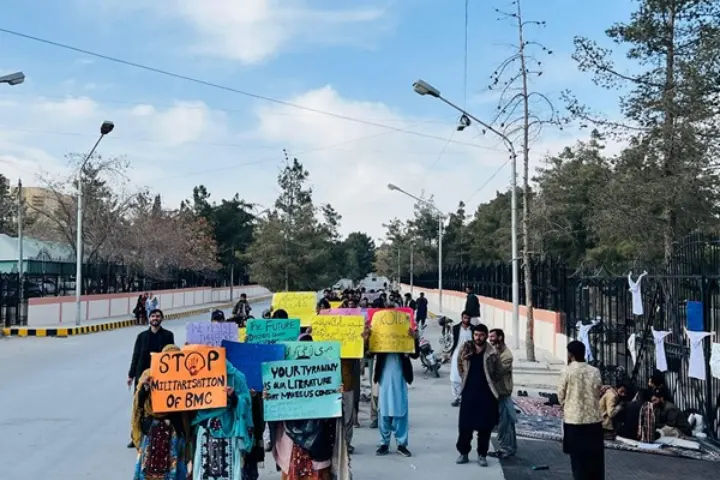 Balochistan: Medical students protest campus closure, security crackdown