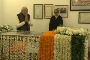 PM Modi pays last respect to former PM Manmohan Singh at his residence