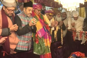 Union Minister Kiren Rijiju offers ‘chadar’ at Nizamuddin Dargah ahead of Ajmer Sharif visit