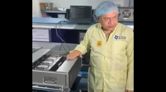 Union Minister Ashwini Vaishnaw showcases India’s indigenous AI server ‘Adipoli’
