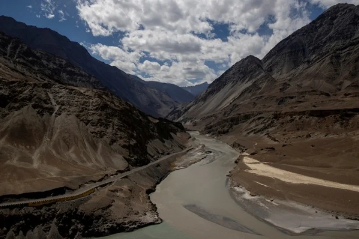 Sindh lawyers to launch long march against Indus River Canals project